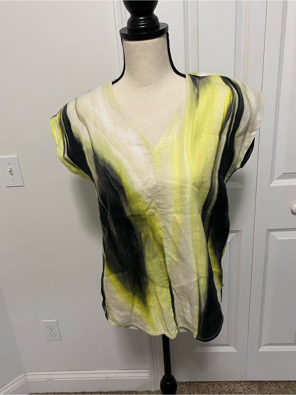 NWT DKNY Linen Yellow, Black & White Watercolor V-Neck Top